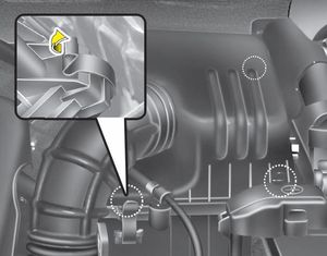 1. Loosen the air cleaner cover attaching clips and open the cover.